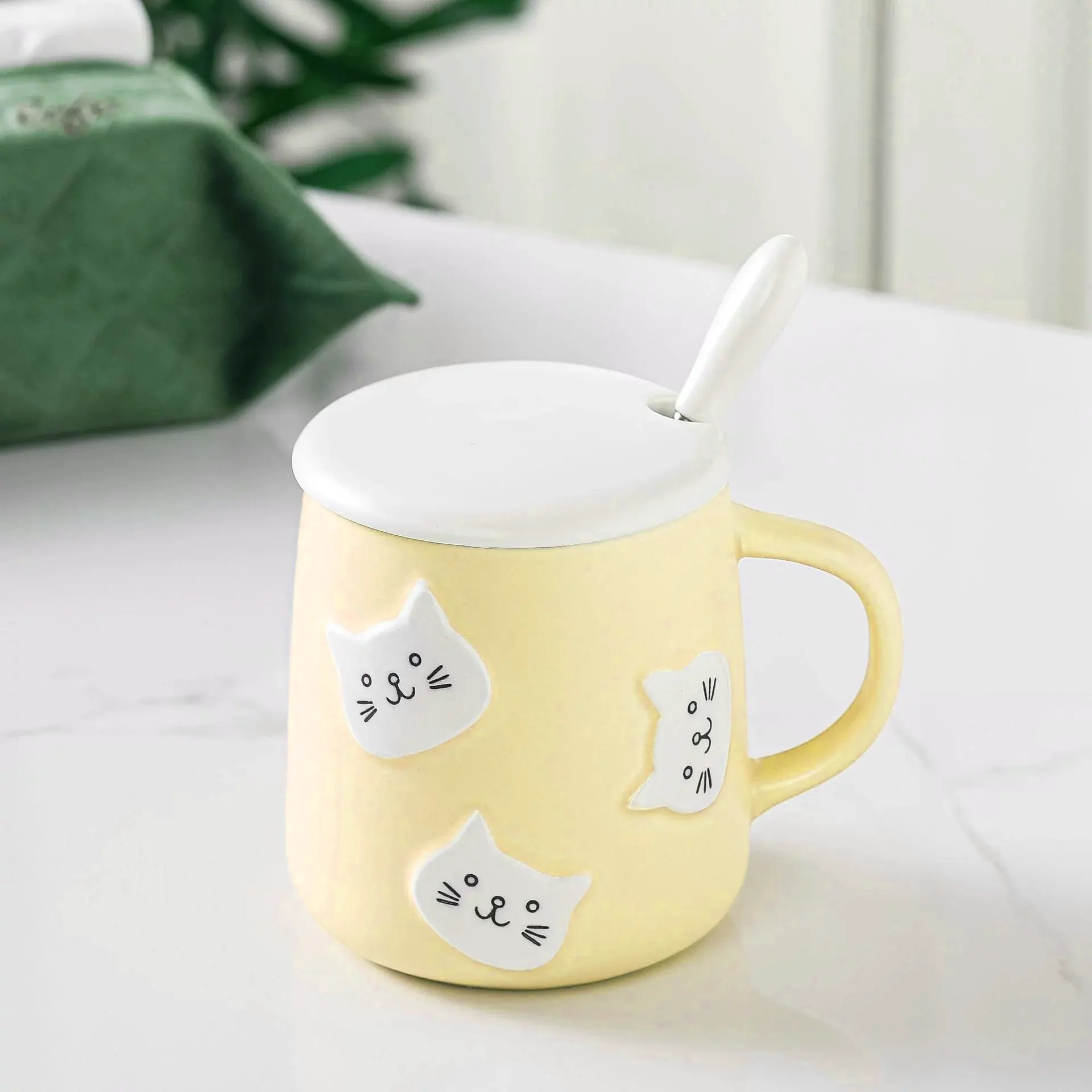 Creative Cartoon Relief Cat Ceramic Mug with Lid Spoon (Yellow)